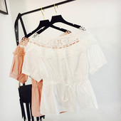 Γυναικεία μπλούζα με δαντέλα και γυμνοί ώμοι σε λευκό και πορτοκαλί χρώμα