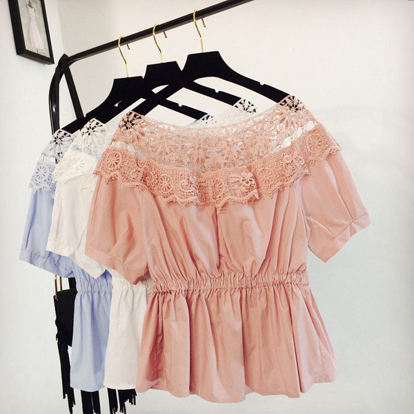 Γυναικεία μπλούζα με δαντέλα και γυμνοί ώμοι σε λευκό και πορτοκαλί χρώμα