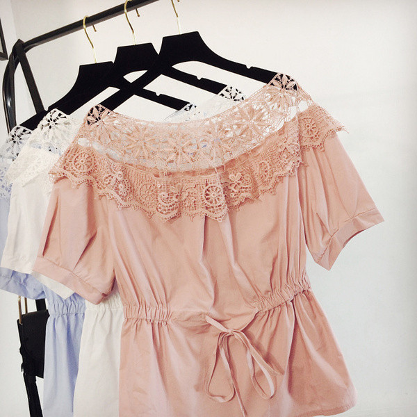 Γυναικεία μπλούζα με δαντέλα και γυμνοί ώμοι σε λευκό και πορτοκαλί χρώμα