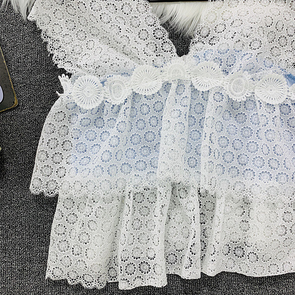 Γυναικείο κομψό αμάνικο από δαντέλα κοντό μοντέλο σε μαύρο σε μαύρο χρώμα