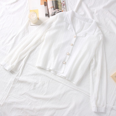 Cămașă modernă de damă cu decolteu spitz, nasturi și mâneci lungi în alb, negru și bej