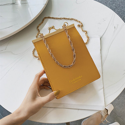 Μοντέρνα γυναικεία τσάντα με μεταλλικό συνδετήρα σε λευκό, πράσινο, κίτρινο και μαύρο χρώμα