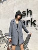 Geaca lunga de dama de culoare gri cu nasturi si decolteu adanc