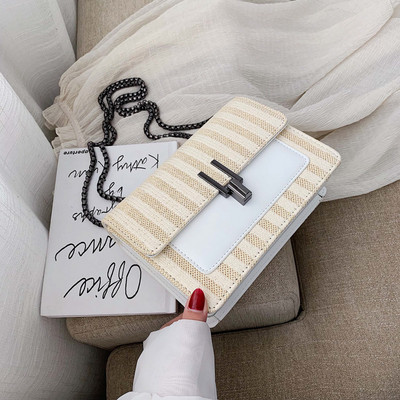 Μοντέρνα γυναικεία τσάντα με μεταλλικό συνδετήρα και μεγάλη λαβή