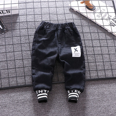 Νέο μοντέλο αθλητικά τζιν με τσέπες σε μαύρο χρώμα