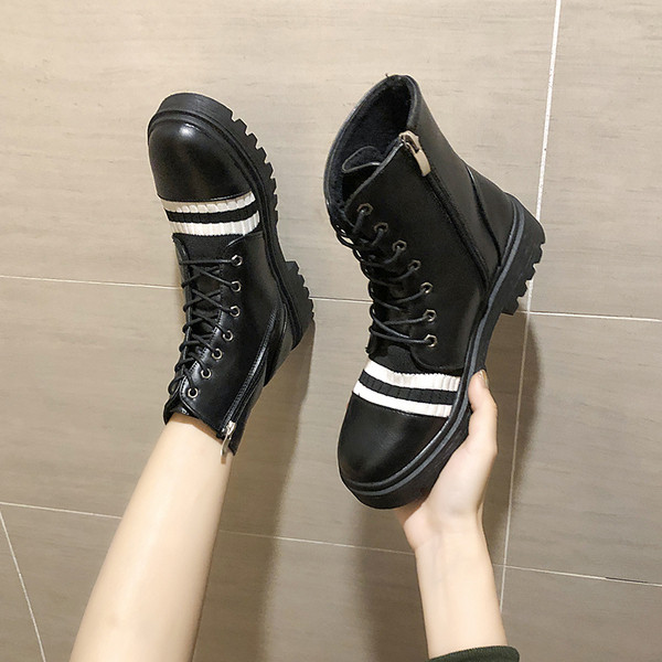 Καθημερινές γυναικείες μπότες σε μαύρο χρώμα από οικολογικό δέρμα