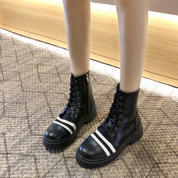 Καθημερινές γυναικείες μπότες σε μαύρο χρώμα από οικολογικό δέρμα