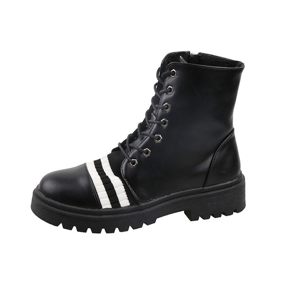 Καθημερινές γυναικείες μπότες σε μαύρο χρώμα από οικολογικό δέρμα