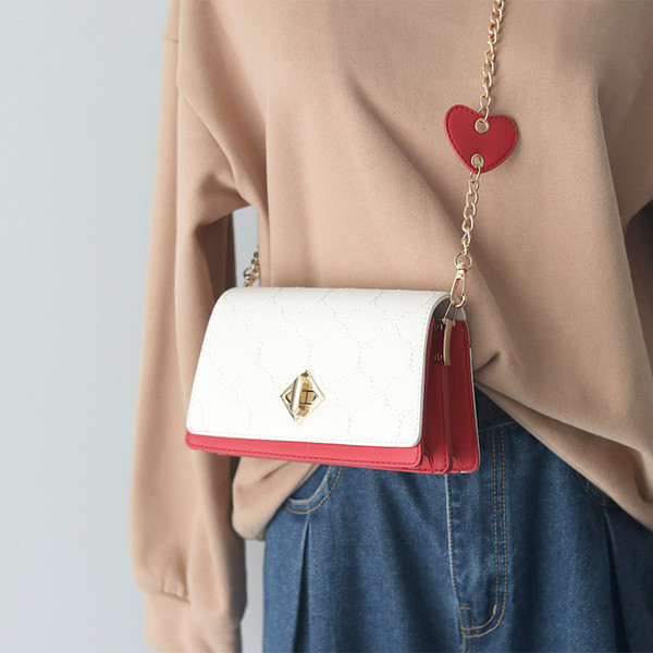 Geanta de dama din piele ecologica cu inchizatoare metalica si maner lung