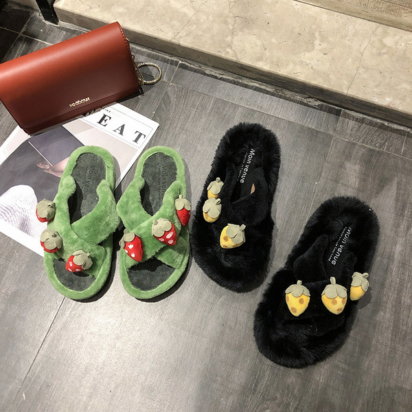 Pehelyszínes női papucs 3D díszítéssel, fekete és zöld színben