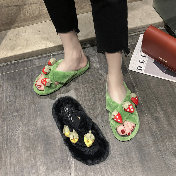 Pehelyszínes női papucs 3D díszítéssel, fekete és zöld színben