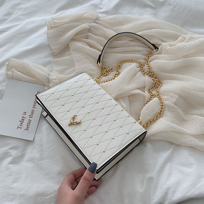 Geanta de dama eleganta cu elemente metalice si maner lung in galben, alb si negru