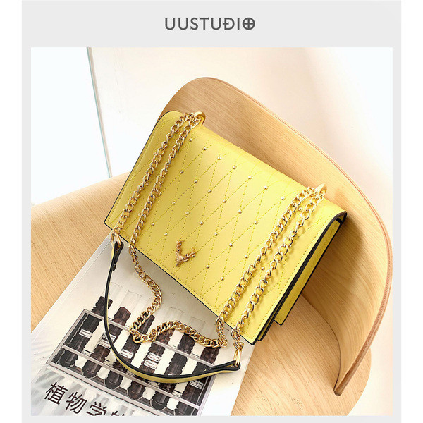 Geanta de dama eleganta cu elemente metalice si maner lung in galben, alb si negru