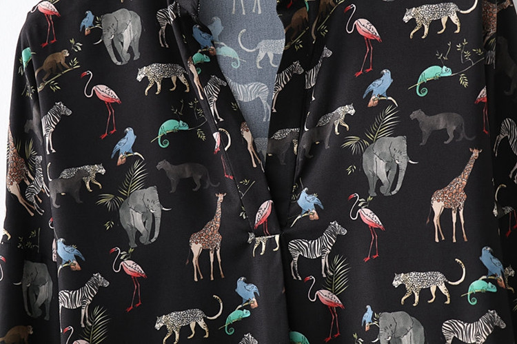 Γυναικείο casual πουκάμισο σε μαύρο χρώμα και χρωματιστό τύπωμα