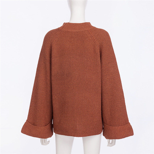 Pulover elegant de damă, cu mâneci largi și guler înalt