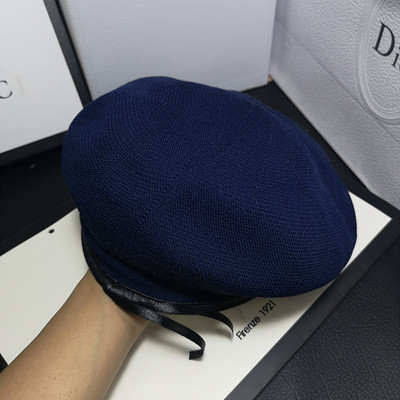 Κομψό γυναικείο καπέλο τύπου μπερέ σε διάφορα χρώματα