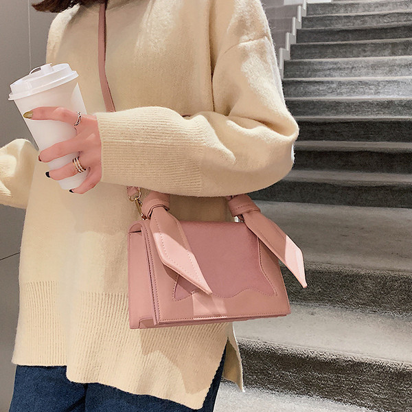 Geanta de dama eleganta cu manere scurte si lungi in rosu, negru, maro si roz