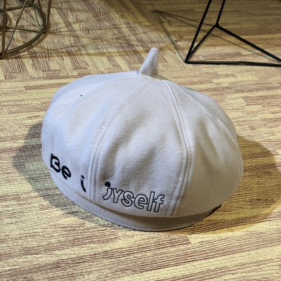 Χειμερινό γυναικείο καπέλο σε διάφορα χρώματα