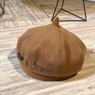 Χειμερινό γυναικείο καπέλο σε διάφορα χρώματα