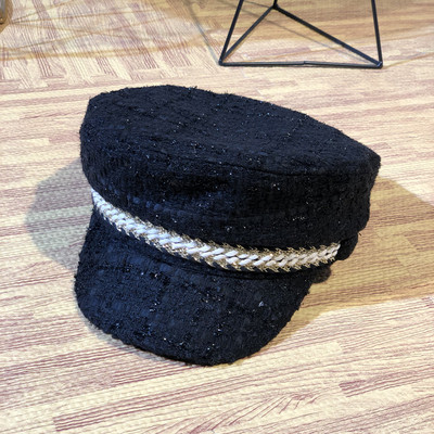 Κομψό γυναικείο καπέλο σε μαύρο και άσπρο χρώμα