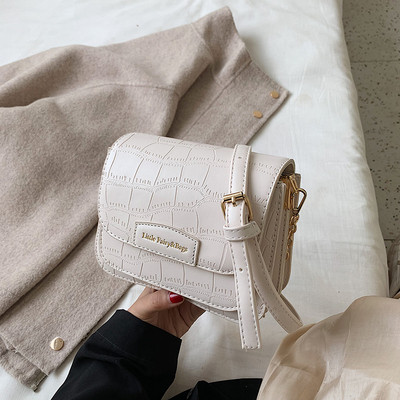 Γυναικεία τσάντα από δέρμα Eco σε μαύρο, κόκκινο, καφέ και άσπρο χρώμα