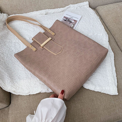 Γυναικεία τσάντα σε μαύρο, πράσινο, μπεζ και μπλε χρώμα