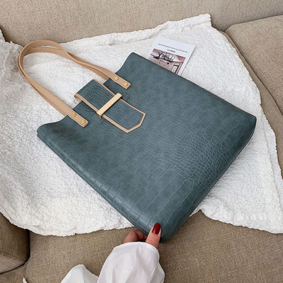 Γυναικεία τσάντα σε μαύρο, πράσινο, μπεζ και μπλε χρώμα