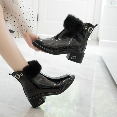 Casual γυναικείες μπότες σε μαύρο και άσπρο χρώμα