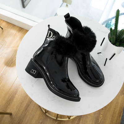 Casual γυναικείες μπότες σε μαύρο και άσπρο χρώμα