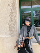 Дамско тънко карирано палто с кожен колан