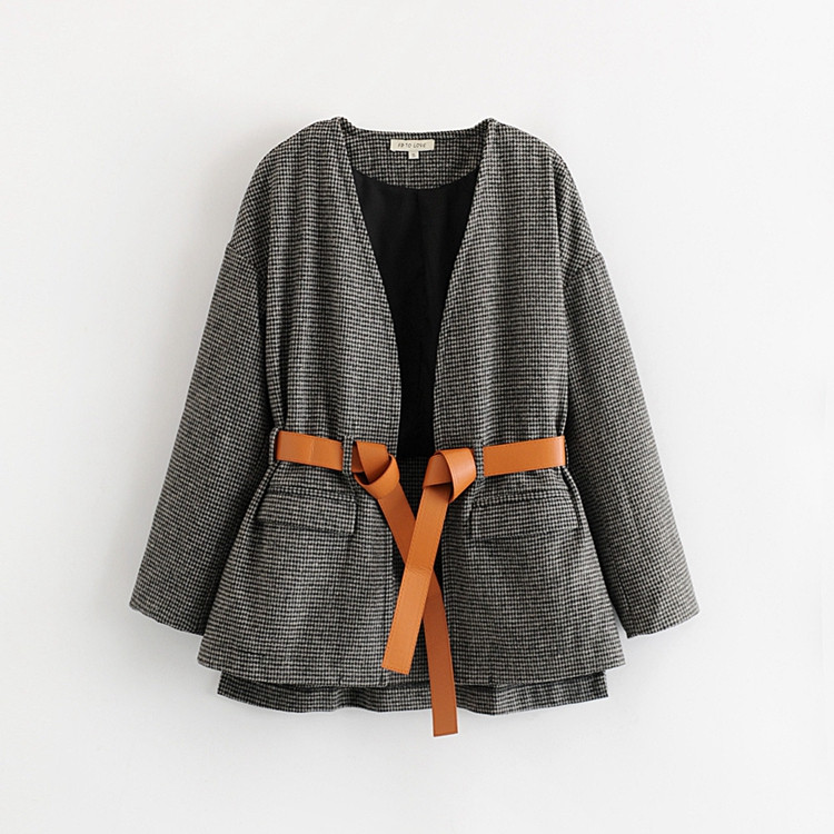 Дамско тънко карирано палто с кожен колан