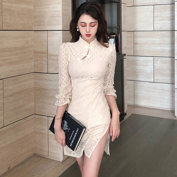 Stílusos női csipkeruha 3/4 ujjal, bézs színben