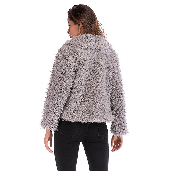 Модерно дамско пухено късо палто с джоб в розов,сив и черен цвят 