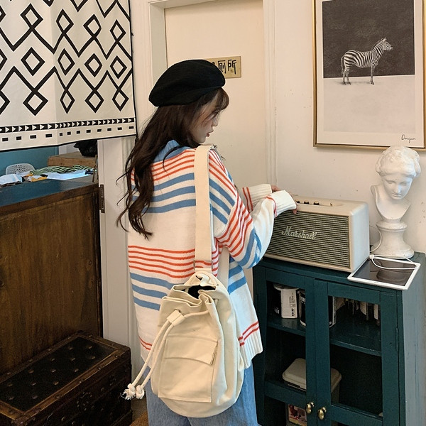 Γυναικεία casual μπλούζα με οβάλ ντεκολτέ και μακριά μανίκια