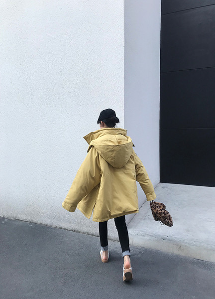 Női széles kabát két színben, hosszú modell kapucnival