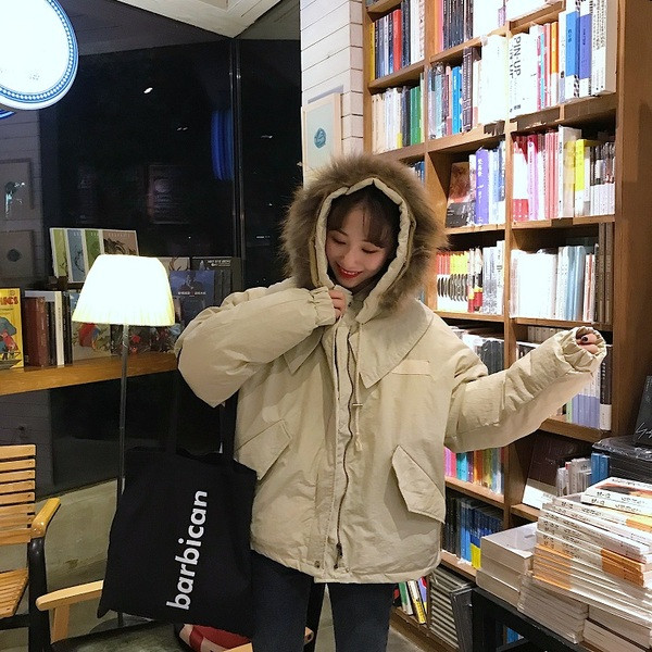 Női kabát pehely két színben zöld és bézs zsebekkel