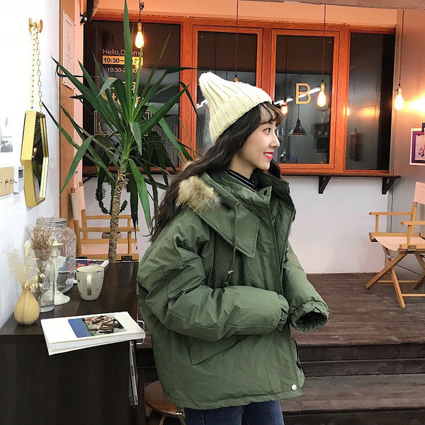 Női kabát pehely két színben zöld és bézs zsebekkel