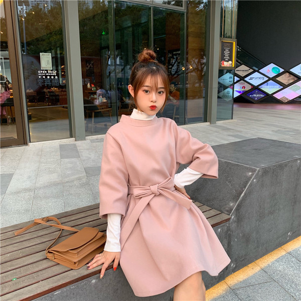 Μοντέρνο γυναικείο φόρεμα σε τρία χρώματα με μισό υψηλό γιακά