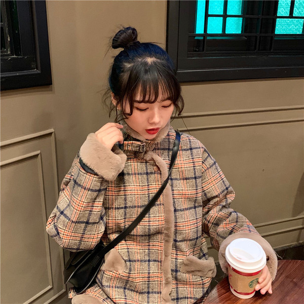 Modern női kockás kabát puha béléssel