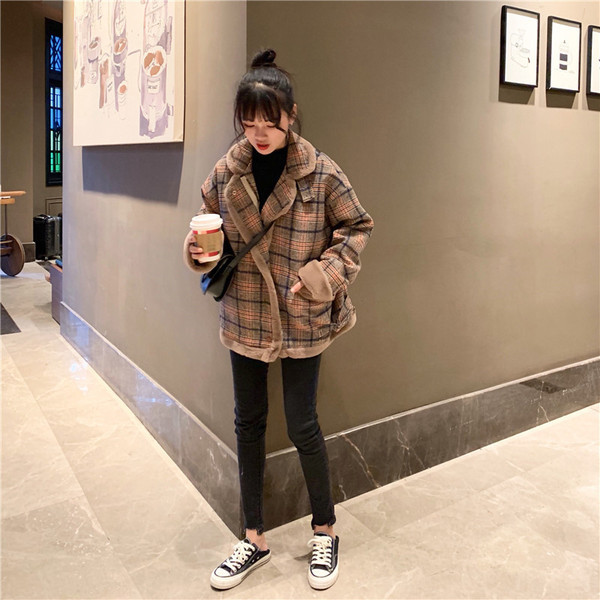 Modern női kockás kabát puha béléssel