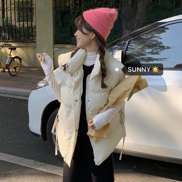 Alkalmi női mellény fehér és barna színben, magas gallérral