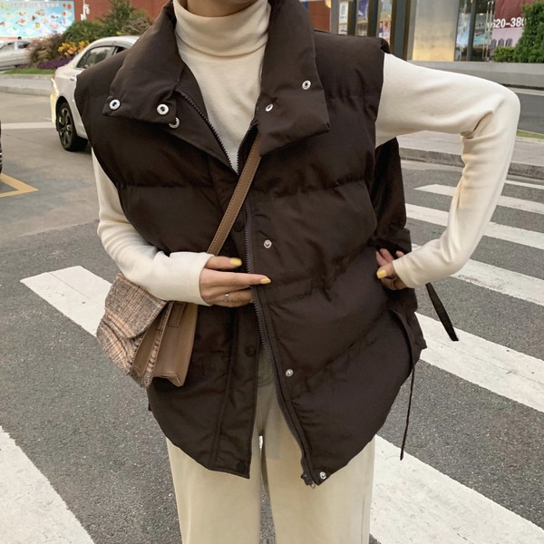 Alkalmi női mellény fehér és barna színben, magas gallérral