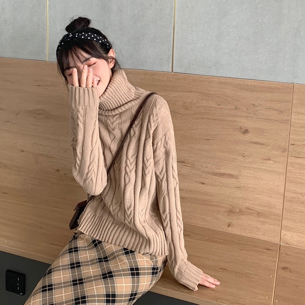 Μοντέρνο πουλόβερ γυναικείο σε πράσινο και καφέ χρώμα