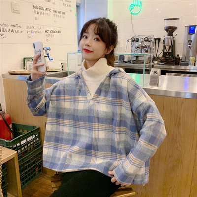 Női alkalmi kockás pulóver két színben magas gallérral és kapucnival