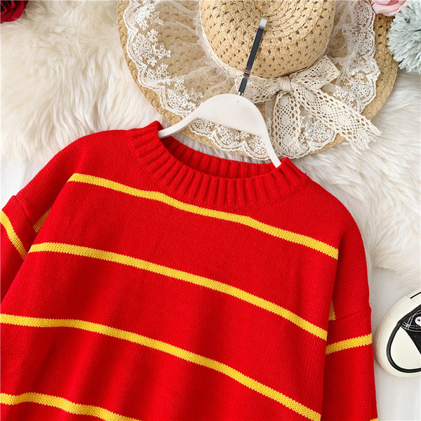 Γυναικεία ριγέ πουλόβερ φαρδιά μοτίβο σε μαύρο και κόκκινο χρώμα