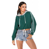 Női alkalmi rövid pulóver kapucnival és nyakkendővel piros, zöld és fekete színben