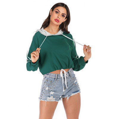 Női alkalmi rövid pulóver kapucnival és nyakkendővel piros, zöld és fekete színben