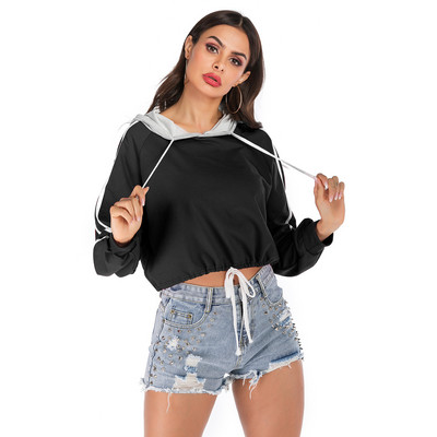 Női alkalmi rövid pulóver kapucnival és nyakkendővel piros, zöld és fekete színben