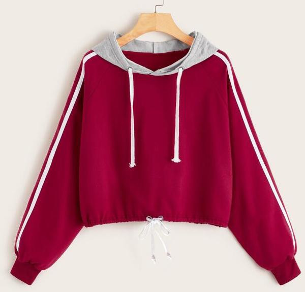 Női alkalmi rövid pulóver kapucnival és nyakkendővel piros, zöld és fekete színben