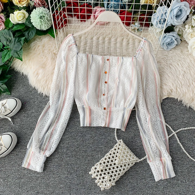 Női alkalmi ing gombokkal és hosszú ujjú, négyzet alakú nyakkivágással